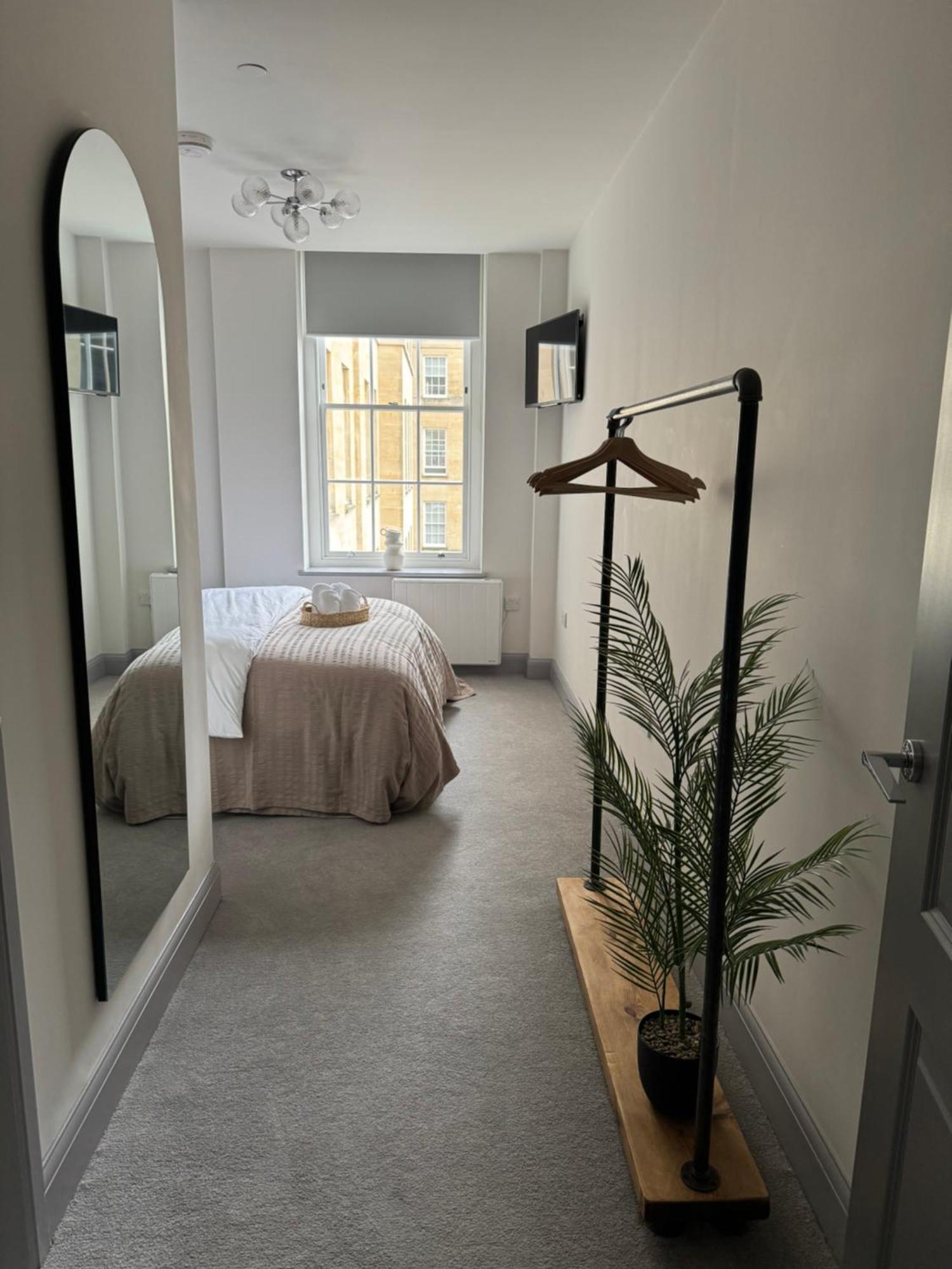 Haus Of Sulis, City Centre Apartment With Lift Access Bath Extérieur photo