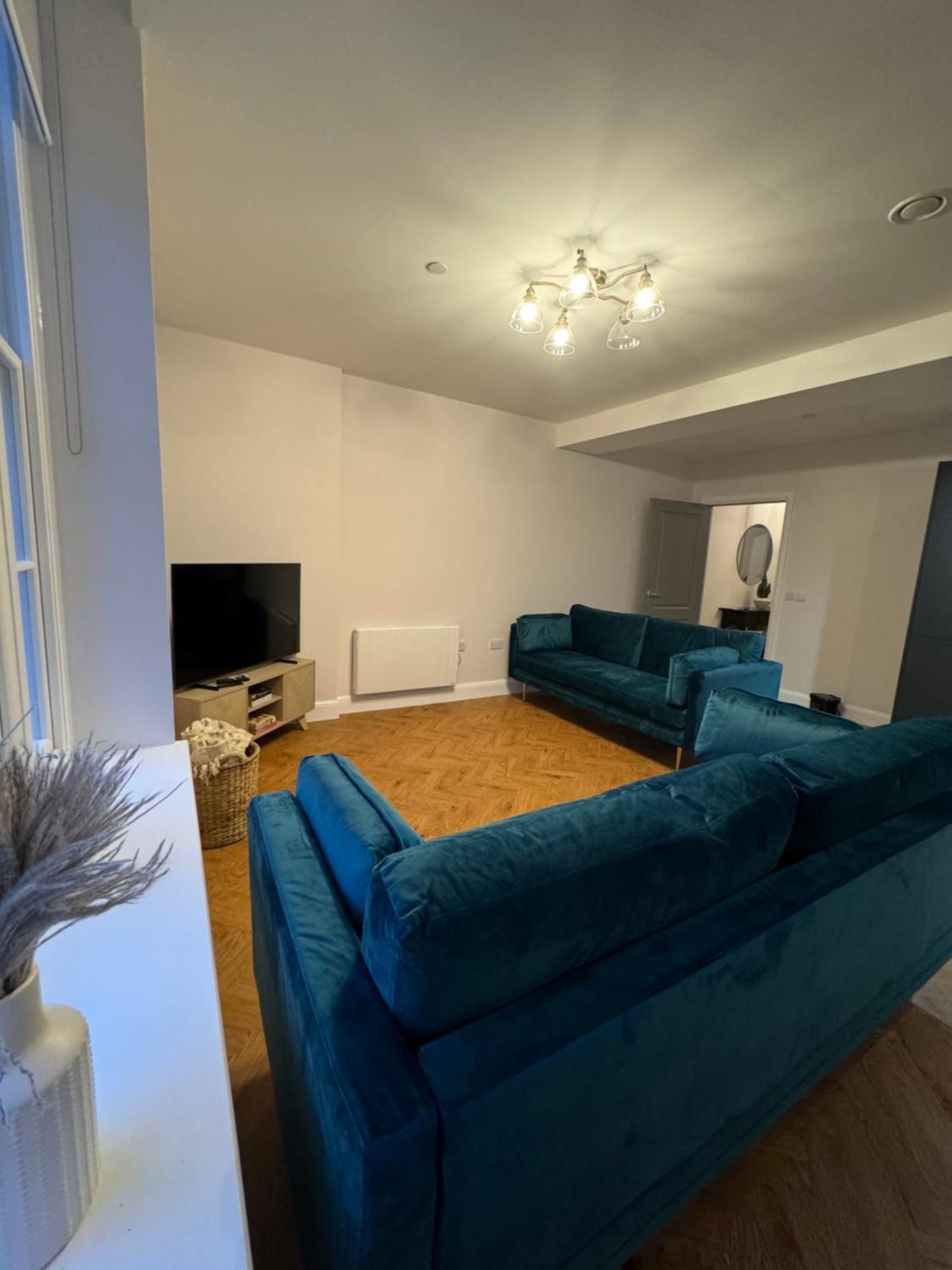 Haus Of Sulis, City Centre Apartment With Lift Access Bath Extérieur photo